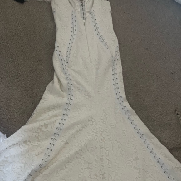 BOHO COOL Wedding Dress - Picture 5 of 10